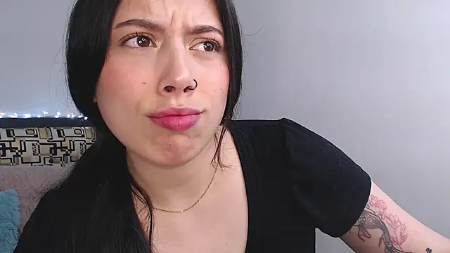 Snapshot of iam_emy chatting on 10/17/25, 01:09 iam emy online show from 10/17/25, 01:09