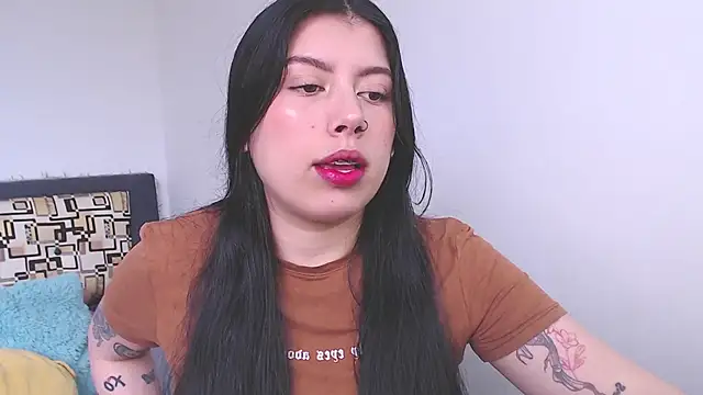 Snapshot of iam_emy chatting on 10/18/25, 09:04 iam emy online show from 10/18/25, 09:04