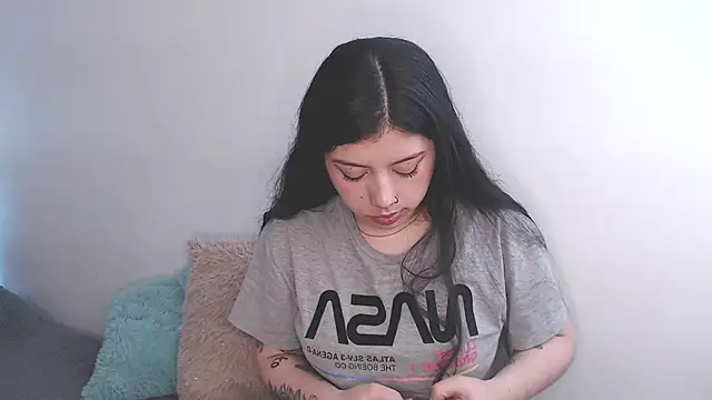 Snapshot of iam_emy chatting on 10/26/25, 03:01 iam emy online show from 10/26/25, 03:01