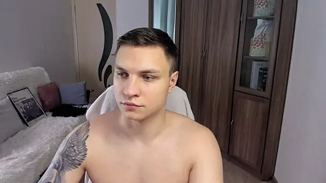 Snapshot of handsome_guy01 chatting on 09/21/25, 12:12 handsome guy01 online show from 09/21/25, 12:12