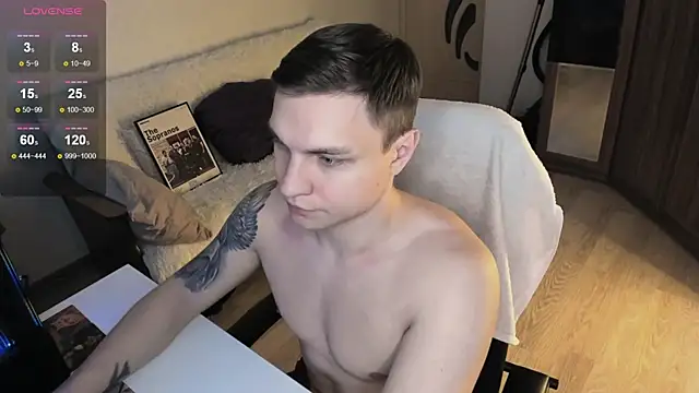 Snapshot of handsome_guy01 chatting on 10/03/25, 09:06 handsome guy01 online show from 10/03/25, 09:06