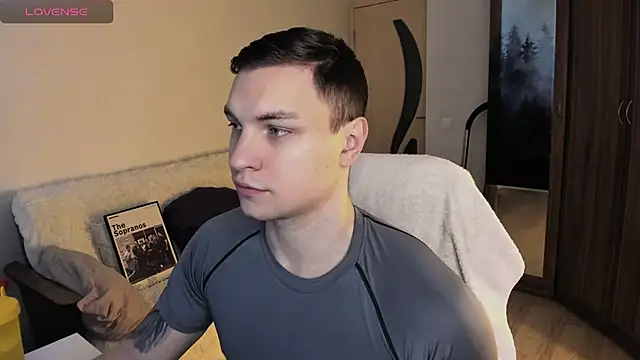 Snapshot of handsome_guy01 chatting on 10/04/25, 10:46 handsome guy01 online show from 10/04/25, 10:46