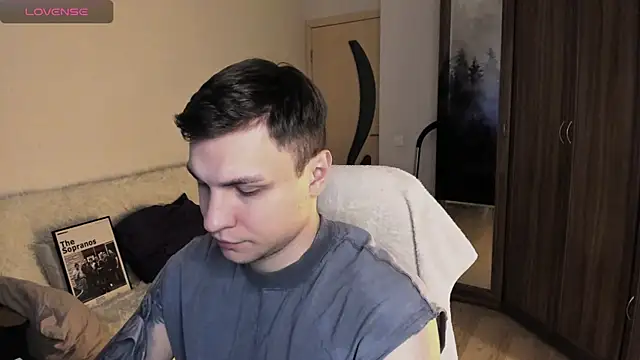 Snapshot of handsome_guy01 chatting on 10/05/25, 03:43 handsome guy01 online show from 10/05/25, 03:43