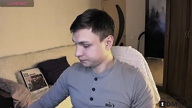 Snapshot of handsome_guy01 chatting on 10/14/25, 04:35 handsome guy01 online show from 10/14/25, 04:35