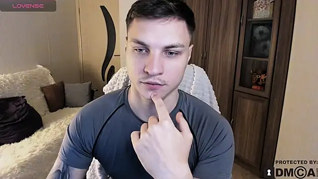 Snapshot of handsome_guy01 chatting on 10/22/25, 04:46 handsome guy01 online show from 10/22/25, 04:46