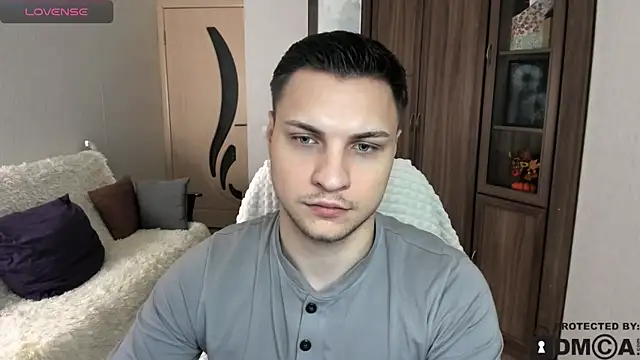 Snapshot of handsome_guy01 chatting on 10/31/25, 07:37 handsome guy01 online show from 10/31/25, 07:37