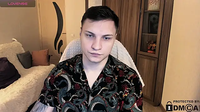 handsome guy01 online show from 11/11/25, 05:29