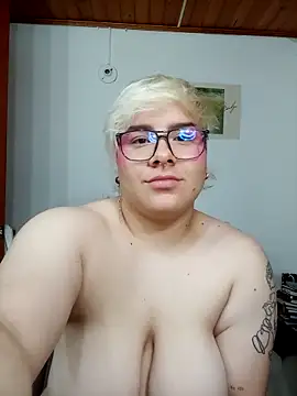 Snapshot of amalia_love chatting on 10/04/25, 05:27 amalia love online show from 10/04/25, 05:27