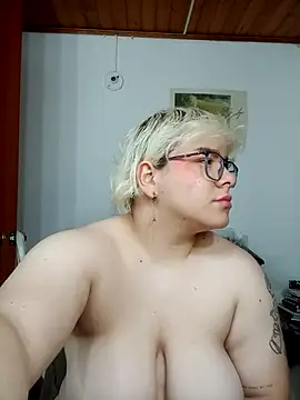 amalia love online show from 10/26/25, 05:02