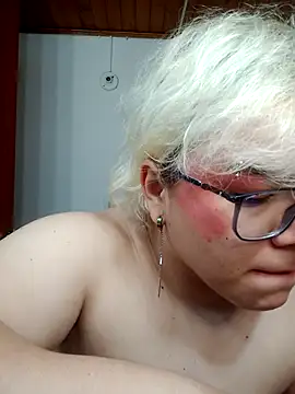 Snapshot of amalia_love chatting on 10/30/25, 06:37 amalia love online show from 10/30/25, 06:37