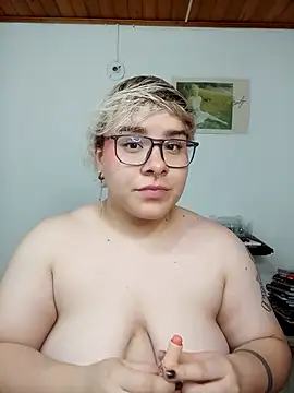 Snapshot of amalia_love chatting on 11/09/25, 06:01 amalia love online show from 11/09/25, 06:01