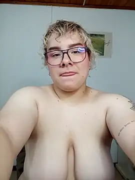 Snapshot of amalia_love chatting on 11/27/25, 04:20 amalia love online show from 11/27/25, 04:20