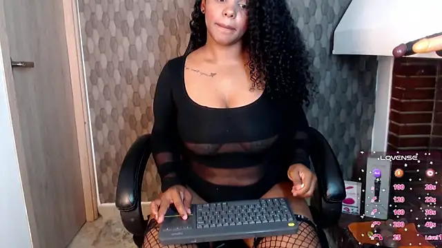 Snapshot of amaya_etthan chatting on 12/27/24, 08:56 amaya etthan online show from 12/27/24, 08:56