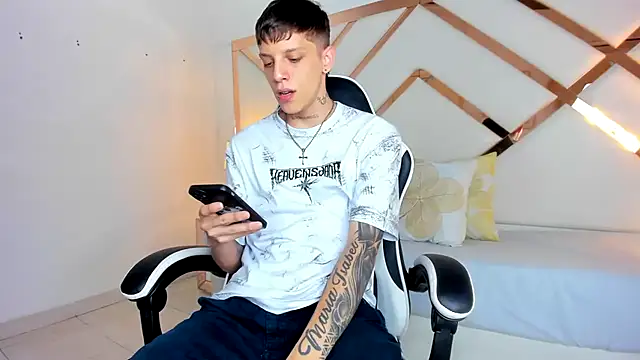 Adam hard  online show from 09/16/25, 07:15