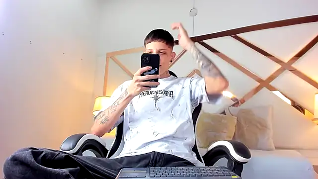 Adam hard  online show from 09/26/25, 08:35