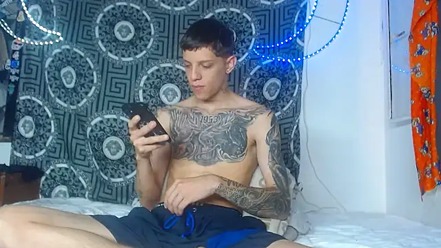 Snapshot of Adam_hard_ chatting on 11/21/25, 04:49 Adam hard online show from 11/21/25, 04:49