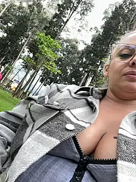 Snapshot of Aligoldbottom chatting on 12/07/24, 07:21 Aligoldbottom online show from 12/07/24, 07:21