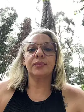 Snapshot of Aligoldbottom chatting on 12/15/24, 04:04 Aligoldbottom online show from 12/15/24, 04:04