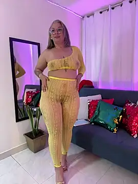 Snapshot of Aligoldbottom chatting on 12/28/24, 03:59 Aligoldbottom online show from 12/28/24, 03:59