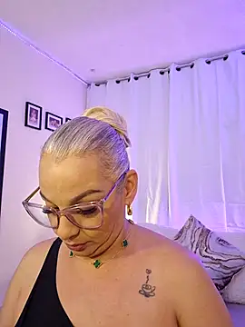 Snapshot of Aligoldbottom chatting on 02/27/25, 06:42 Aligoldbottom online show from 02/27/25, 06:42