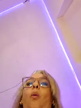 Snapshot of Aligoldbottom chatting on 03/01/25, 05:31 Aligoldbottom online show from 03/01/25, 05:31