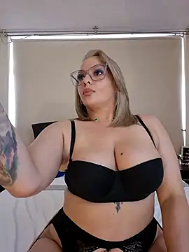 Snapshot of Aligoldbottom chatting on 03/11/25, 06:19 Aligoldbottom online show from 03/11/25, 06:19