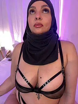 Snapshot of Aligoldbottom chatting on 03/16/25, 05:50 Aligoldbottom online show from 03/16/25, 05:50