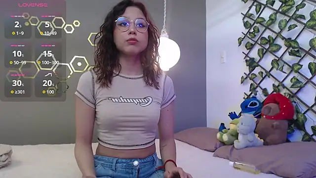 Nikoll kitten online show from 10/18/25, 08:09