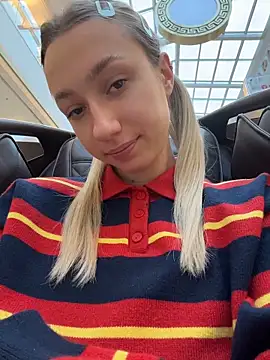 Lia  Love online show from 10/20/25, 10:16