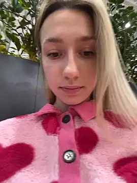 Lia  Love online show from 10/22/25, 12:05