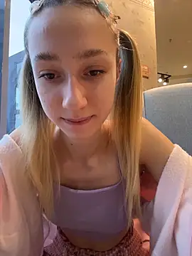 Lia  Love online show from 11/05/25, 12:27