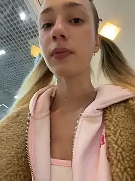 Lia  Love online show from 11/12/25, 12:05