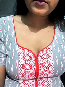 Snapshot of NEETU-89 chatting on 09/24/25, 03:10 NEETU-89 online show from 09/24/25, 03:10