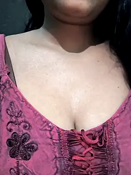 Snapshot of NEETU-89 chatting on 10/18/25, 04:59 NEETU-89 online show from 10/18/25, 04:59