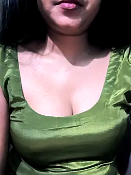 Snapshot of NEETU-89 chatting on 10/23/25, 10:52 NEETU-89 online show from 10/23/25, 10:52