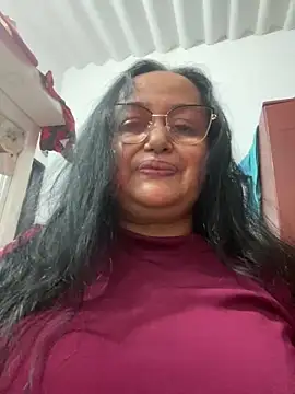 Snapshot of GiaNahomi chatting on 01/01/25, 01:04 GiaNahomi online show from 01/01/25, 01:04