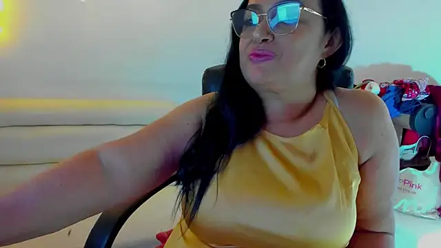 Snapshot of GiaNahomi chatting on 01/03/25, 03:49 GiaNahomi online show from 01/03/25, 03:49