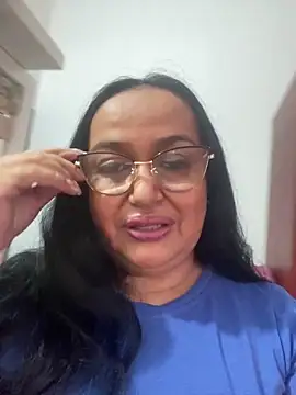 Snapshot of GiaNahomi chatting on 01/10/25, 10:25 GiaNahomi online show from 01/10/25, 10:25