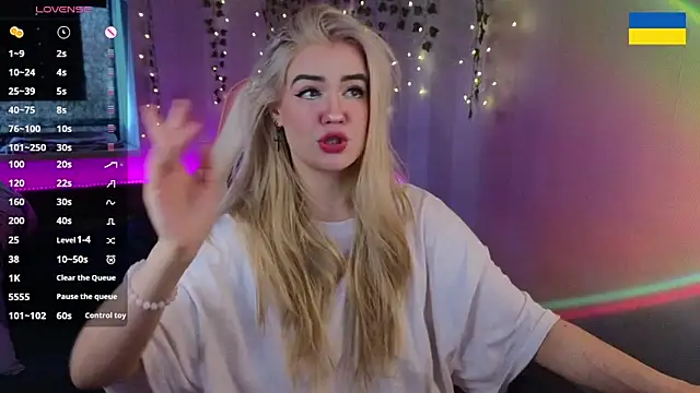 RedVelveten online show from 09/27/25, 05:34