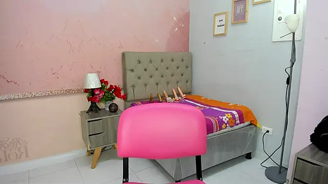 lauren rios7 online show from 10/19/25, 07:58