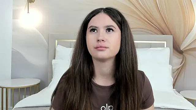 milaleoneli online show from 09/16/25, 03:02