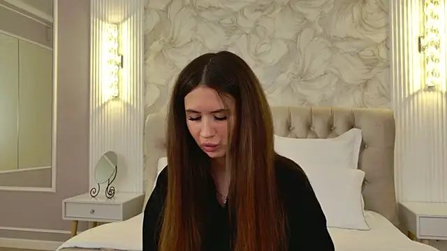 milaleoneli online show from 09/21/25, 03:02