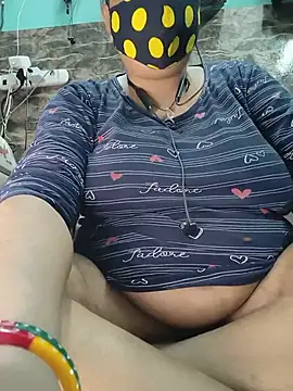 hotty manisha online show from 06/17/26, 10:17