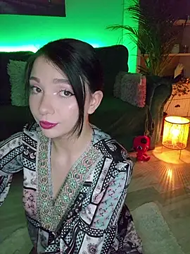 Snapshot of AveryWillow chatting on 09/28/25, 03:56 AveryWillow online show from 09/28/25, 03:56