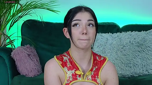 Snapshot of AveryWillow chatting on 10/15/25, 02:55 AveryWillow online show from 10/15/25, 02:55