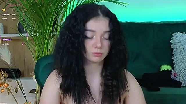 Snapshot of AveryWillow chatting on 10/19/25, 02:56 AveryWillow online show from 10/19/25, 02:56