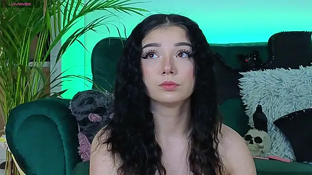 Snapshot of AveryWillow chatting on 10/23/25, 03:28 AveryWillow online show from 10/23/25, 03:28