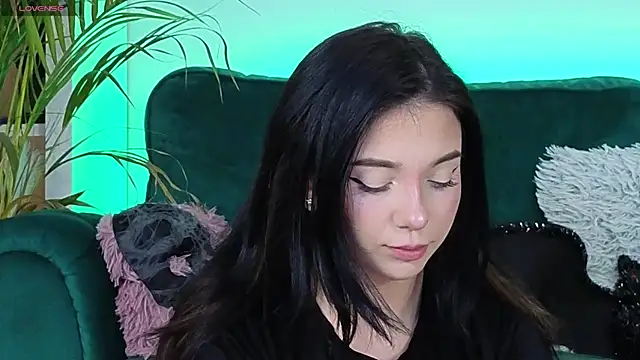 Snapshot of AveryWillow chatting on 11/03/25, 08:04 AveryWillow online show from 11/03/25, 08:04