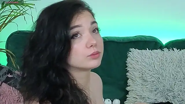 Snapshot of AveryWillow chatting on 11/09/25, 07:28 AveryWillow online show from 11/09/25, 07:28