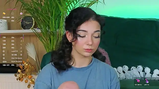 Snapshot of AveryWillow chatting on 11/10/25, 06:12 AveryWillow online show from 11/10/25, 06:12